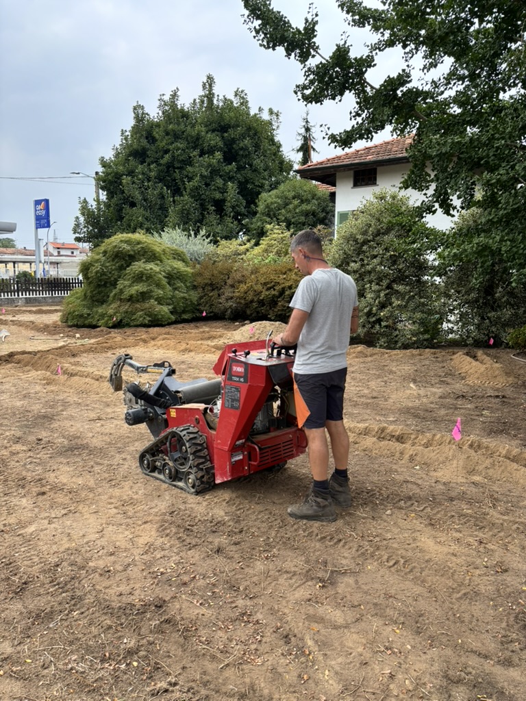 Lavorazione del terreno nel Lawn Lab Scarlatta