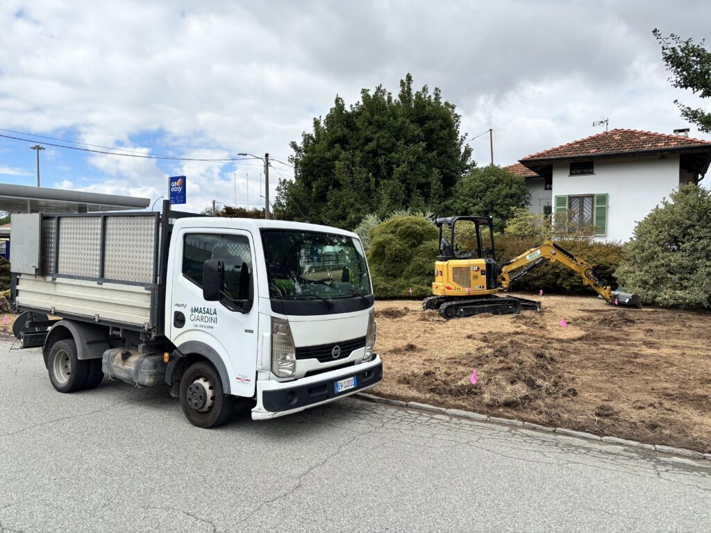 Realizzazione Scarlatta Lawn Lab con preparazione del terreno